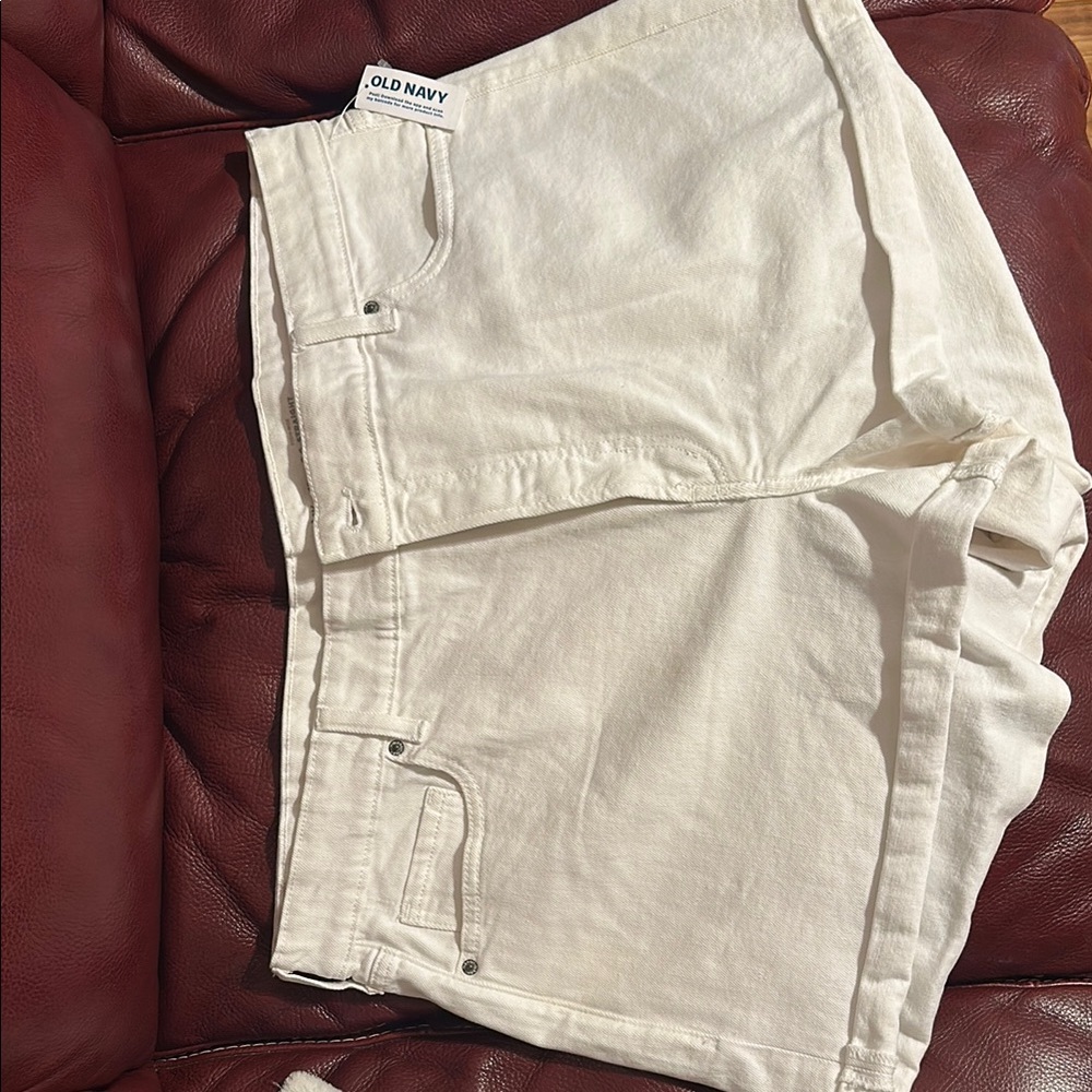 Old Navy Women's White Jean Shorts Plus size 22. Never worn